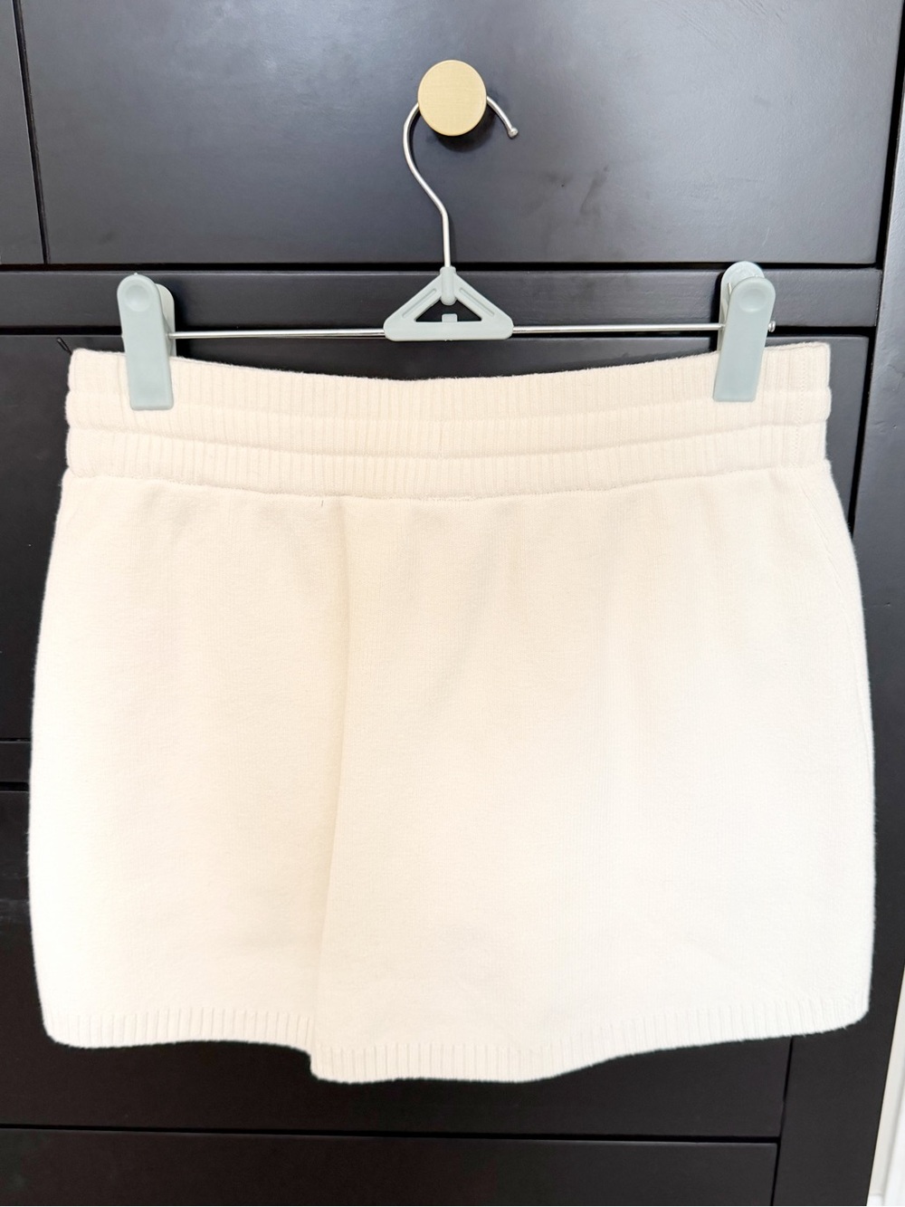 ALO Yoga Ivory Scholar Knit Cargo Skirt - Picture 4 of 8